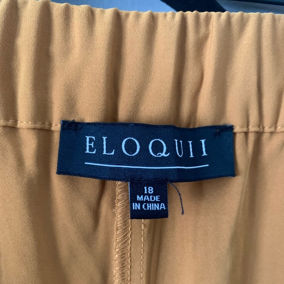 Eloquii Button Detail Crop Pant - Picture 5 of 6
